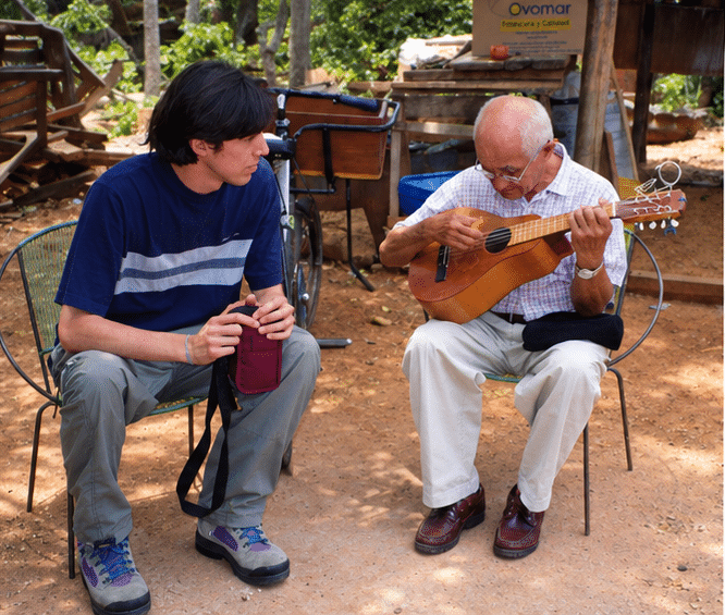 Con el Maestro de la Luthería - Alejandro Arzola Pararía - Guárico